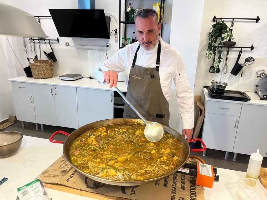 Class of Valencian Paella with welcome drinks and tapas - What makes this experience stand out