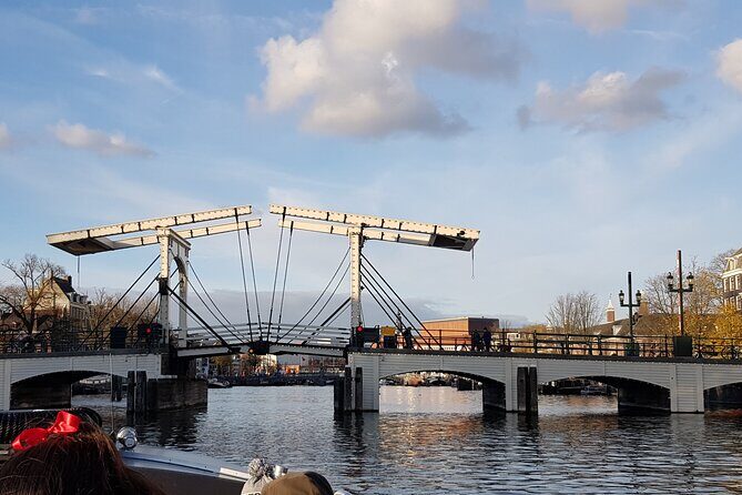 Classic Salonboat Tour in Amsterdam Including Cheese and Wine - The Itinerary: What Makes Each Stop Special