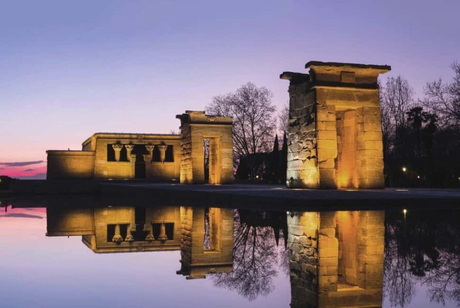 Complete Madrid with Sunset at the Temple of Debod (with Local Guides) - Exploring Madrid’s Old Town: What to Expect from the Tour