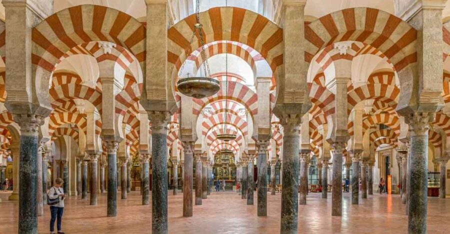 Córdoba: Mosque and Alcazar Private Tour with tickets - Starting Point and First Impressions