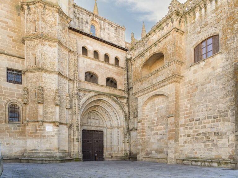 Coria: Cathedral of Coria Ticket Entrance - Architectural Highlights: Gothic, Renaissance, and Baroque