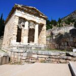 Delphi: Self-guided Audiovisual Tour with 3D Representations - The Basics of the Tour: What You Need to Know