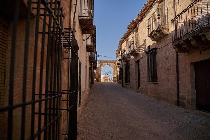 Discover 3 artworks in Baños de la Encina - FAQ