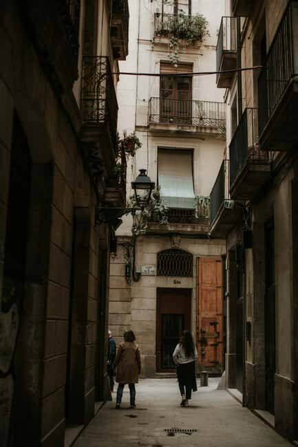 "Discover Barcelona: Private Tour in Arabic with Expert Guide" - Practical Details and What to Expect
