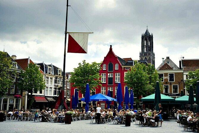 Discover Utrecht: a Self-Guided Augmented Reality City Tour - Authentic Guest Perspectives
