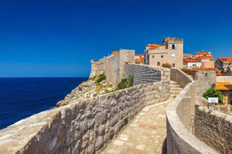Dubrovnik: Old Town & City Walls Tour with Optional DU Pass - The Guided Experience and Group Size