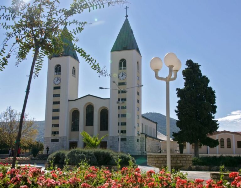 Dubrovnik: Private Day Trip to Medjugorje with Hotel Pickup - Analyzing the Value
