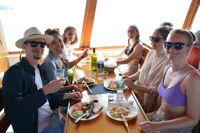 Dubrovnik:3 Islands Boat Tour with Lunch&drinks(FR,ES,EN) - Onboard Experience: Food, Drinks, and Atmosphere
