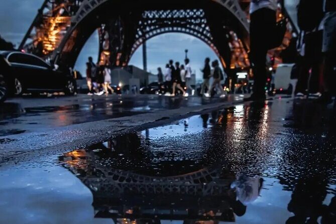 Eiffel Tower Guided Access up to the 2nd Floor or Summit by Lift - Guides: Knowledge and Personal Touch