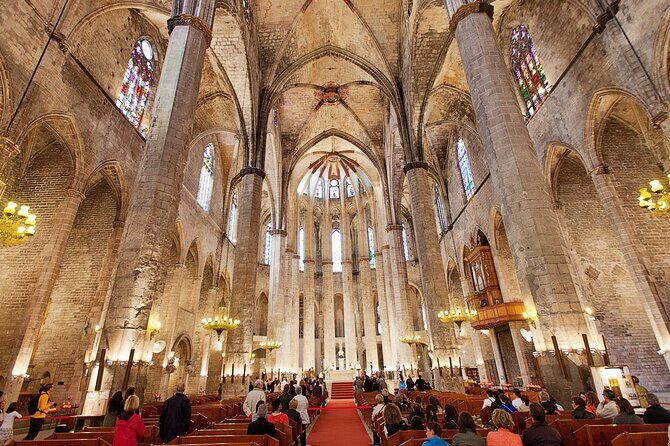 El Born: Santa Maria del Mar Tour with Exclusive Rooftop Views - What the Tour Includes and What Not
