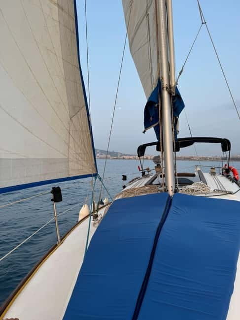 Enjoy the sunrise in Barcelona from a sailboat with drinks & snacks - Why Travelers Love This Experience