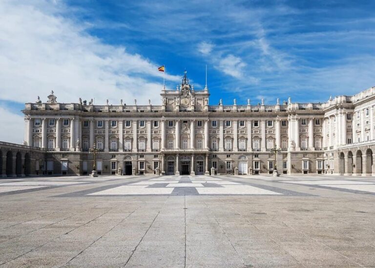 Enter the Royal Palace of Madrid - Practical Considerations