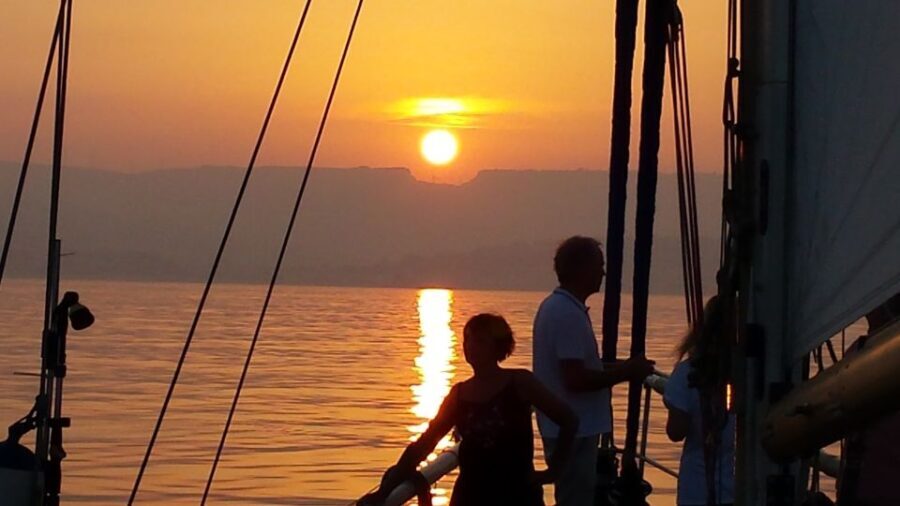 Estepona: Sunset Sailboat Cruise with Drink - Who Will Love This Experience?