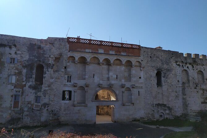Experience Split With Local Professional Historian - Private - The Value of Multimedia: Enhancing Your Experience