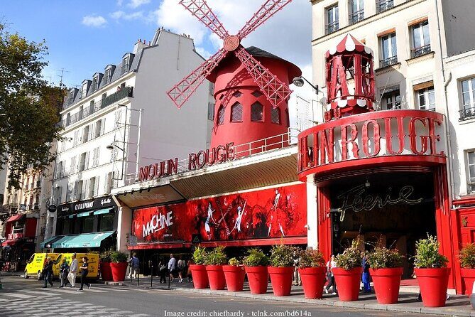 Explore Bohemian Montmartre: Private Half-Day Walking Tour - The Highlights of the Itinerary
