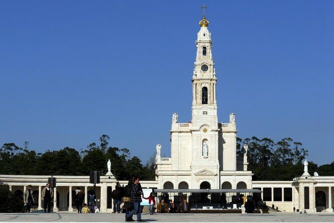 Faith and Heritage: Fátima Batalha Nazaré and Óbidos Private Tour from Lisbon - Exploring Portugals Sacred and Scenic Heritage in One Day