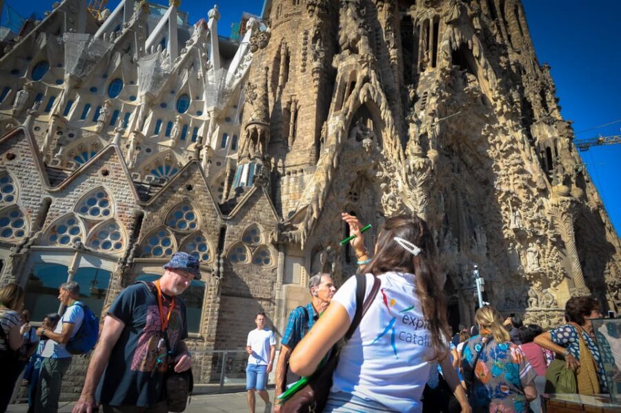 Fast Track: Sagrada Familia & Barcelona Full-Day Tour - The Practical Side: What to Expect