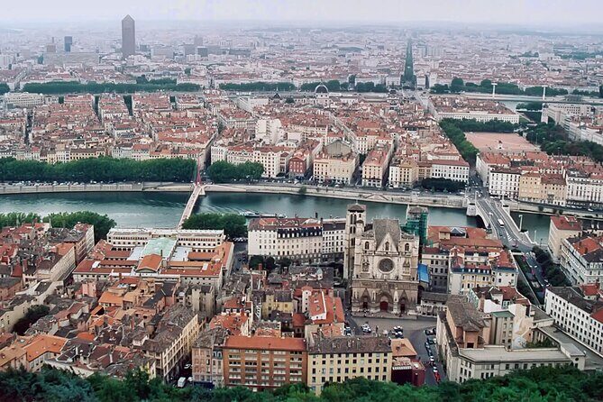 Fly above Lyon in a private plane - Authentic reviews from travelers