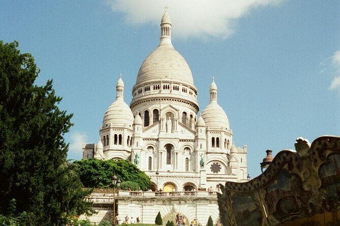 Food Tour of Montmartre Best Pastries Chocolates and Desserts - The Final Stop: The Moulin Rouge and Panoramic Views