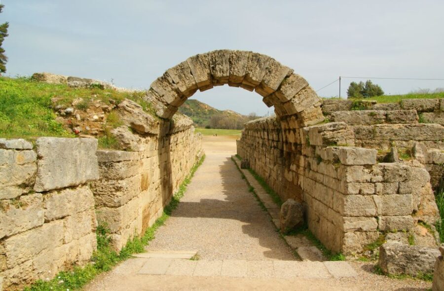 From Athens: 4-Day Peloponnese, Delphi, and Meteora Tour - An In-Depth Look at the 4-Day Greek Adventure