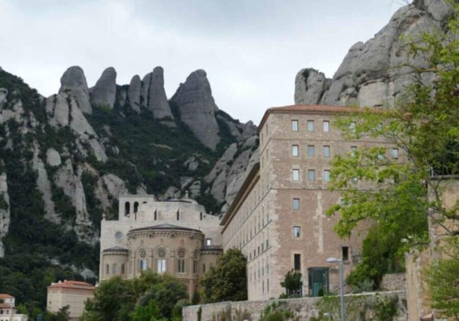 From Barcelona: Train Route and Cable Car to Montserrat - What Makes This Tour Stand Out?