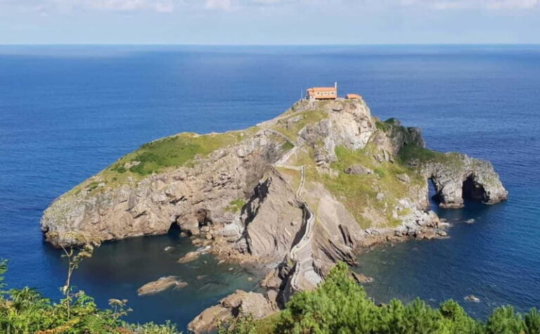 From Bilbao: Gaztelugatxe, Gernika, and Mundaka Guided Tour - A Deep Dive into the Basque Coast Experience