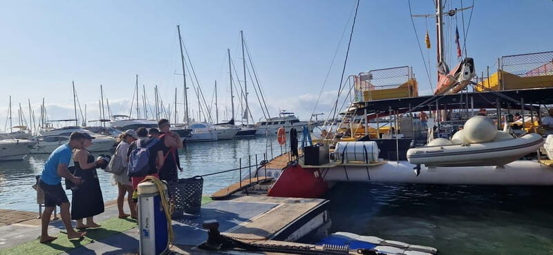 From Cambrils: catamaran 2h with drinks/bed balinese, swim. - Who Will Love This Cruise?