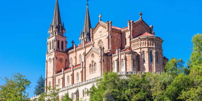 From Cangas de Onis: Covadonga Lakes Guided Day Trip - Exploring the Covadonga Lakes & Historic Sites