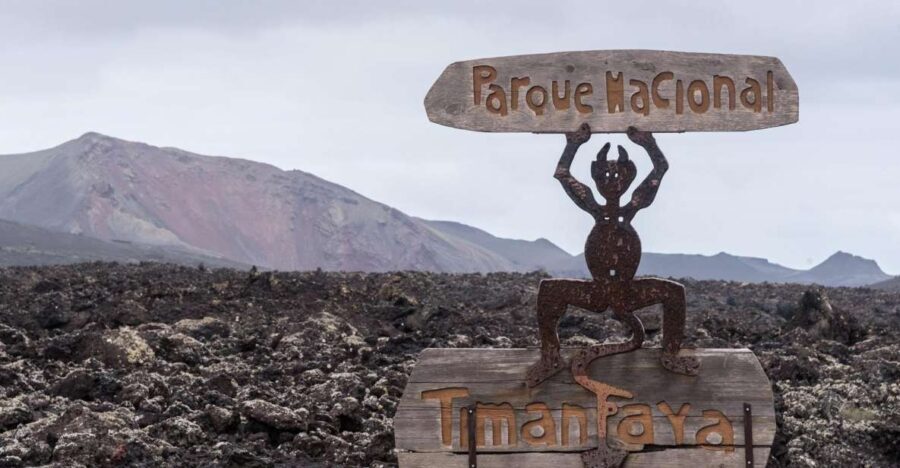 From Fuerteventura: Lanzarote Volcano and Wine Region Tour - Exploring the Details of the Tour