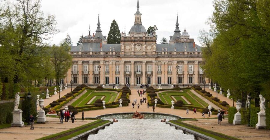 From Madrid: Segovia & La Granja Private Full-Day Tour - Walking Through Segovia: A Tapestry of History and Architecture