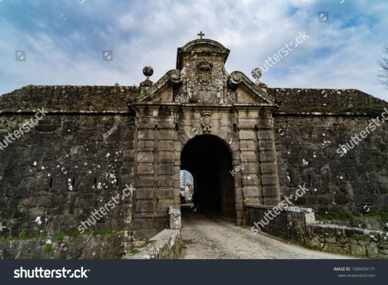 From Porto: Santiago de Compostela Full Day Tour - Exploring the Heart of Galicia: Santiago de Compostela