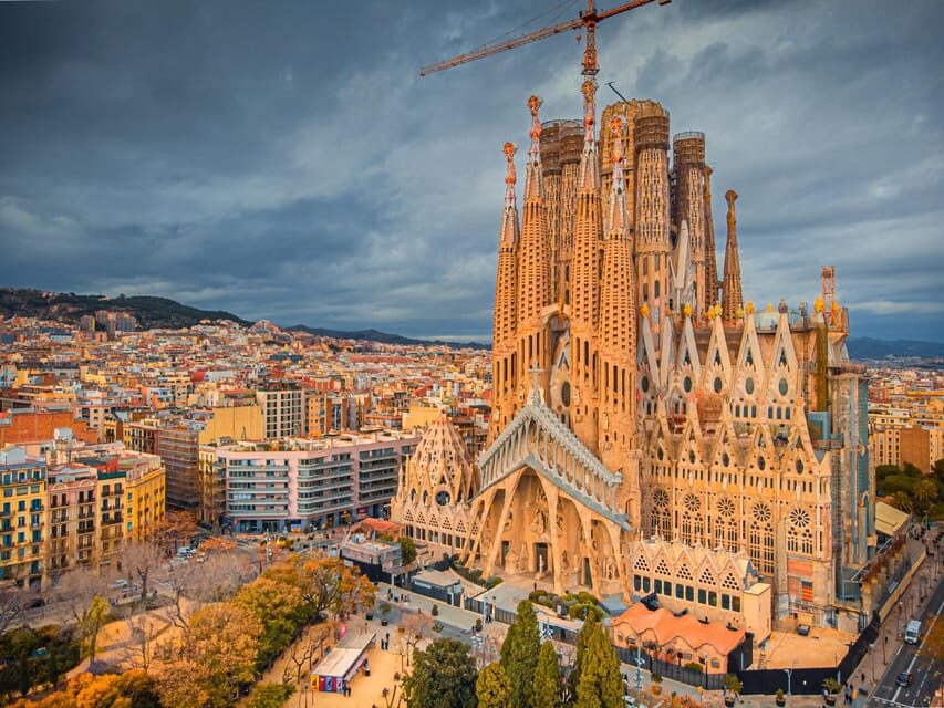 From Salou: Montserrat Monastery and 4 hours in Barcelona - From Mountain to City: Barcelona in Four Hours