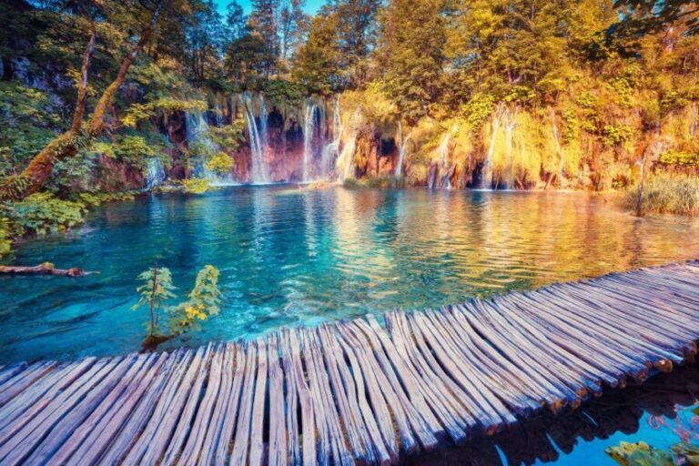 From Split/Trogir: Plitvice Lakes Guided Group Tour - A Complete Look at the Plitvice Lakes Guided Tour