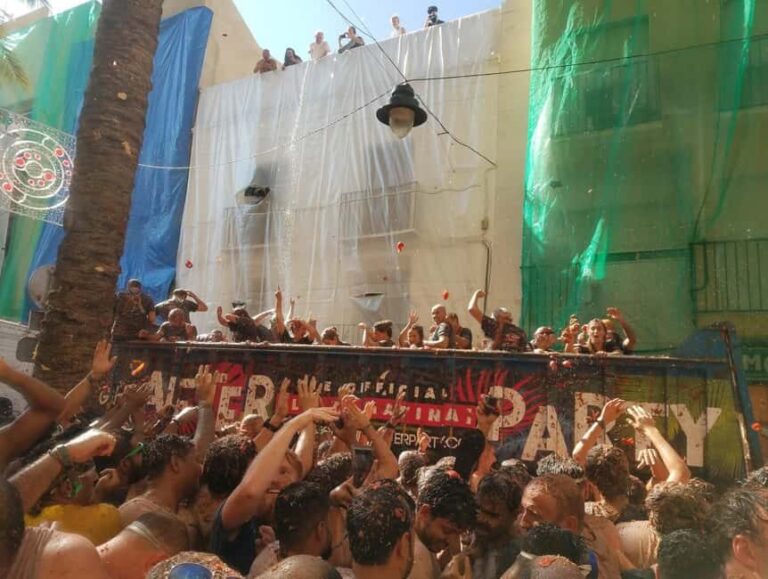 From Valencia: La Tomatina 2026 - Who Will Love This Tour?