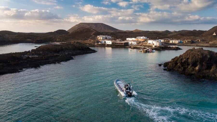 Fuerteventura: 1-hour private mini-cruise to Lobos Island