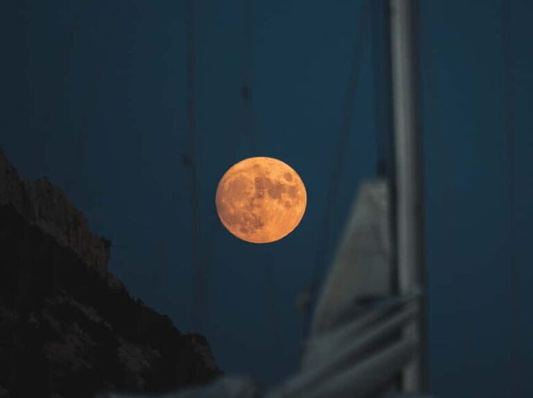 Full Moon Magic  2h Night Sailing in Sotogrande - Itinerary Breakdown