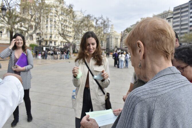 Games and History Walking Tour in the Center of Valencia - The Sum Up