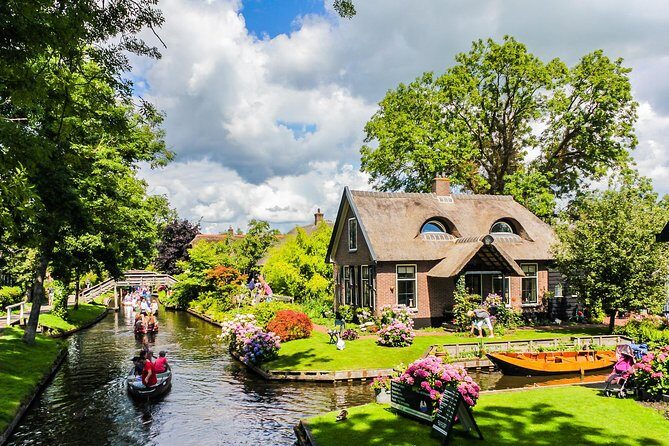 Giethoorn and Afsluitdijk Day Trip from Amsterdam with Boat Trip - Authentic Insights from Travelers