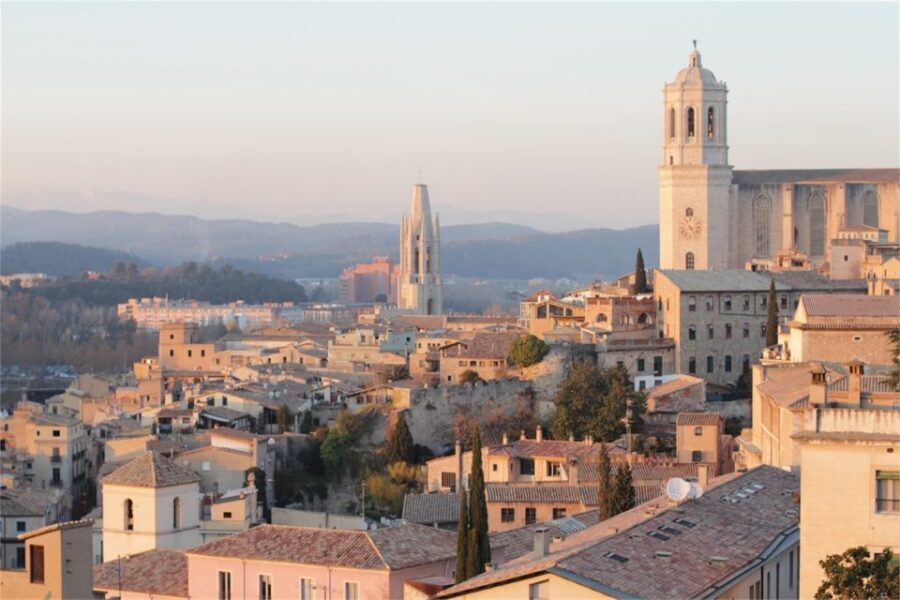 Girona: Private History Tour - A Step Back in Time: The City Walls and Panoramas