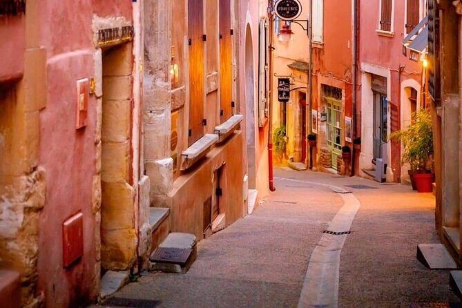 Gordes, Roussillon(+ Ochre Trail) & Fontaine de Vaucluse - The Charm of Roussillon