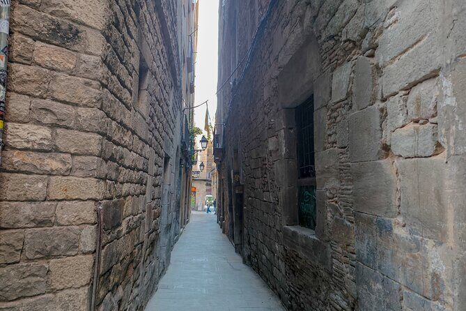 Gothic Quarter and Gaudí Small-Group Tour - What to Expect and Practical Tips