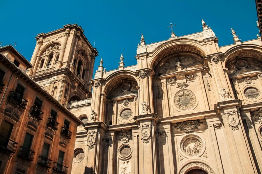 Granada: Albaicín and Sacromonte Guided Private Walking Tour - A Deep Dive into the Granada walking tour