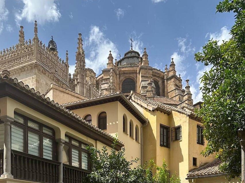 Granada: Albaicin and Sacromonte Guided Walking Tour - An In-Depth Look at the Granada: Albaicin and Sacromonte Guided Walking Tour
