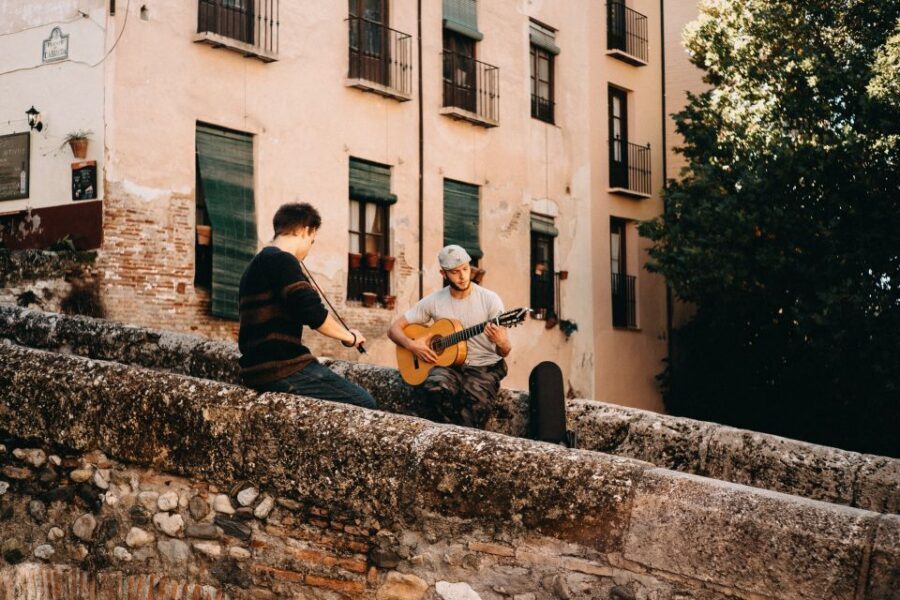 Granada: Albaicín & Sacromonte Walking Tour & Flamenco Show - Authenticity and Value