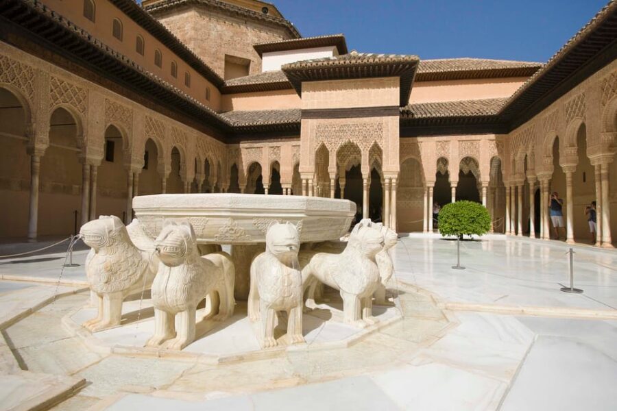 Granada: Alhambra and Albaicín Small Group Tour - Exploring Granada’s Top Sights