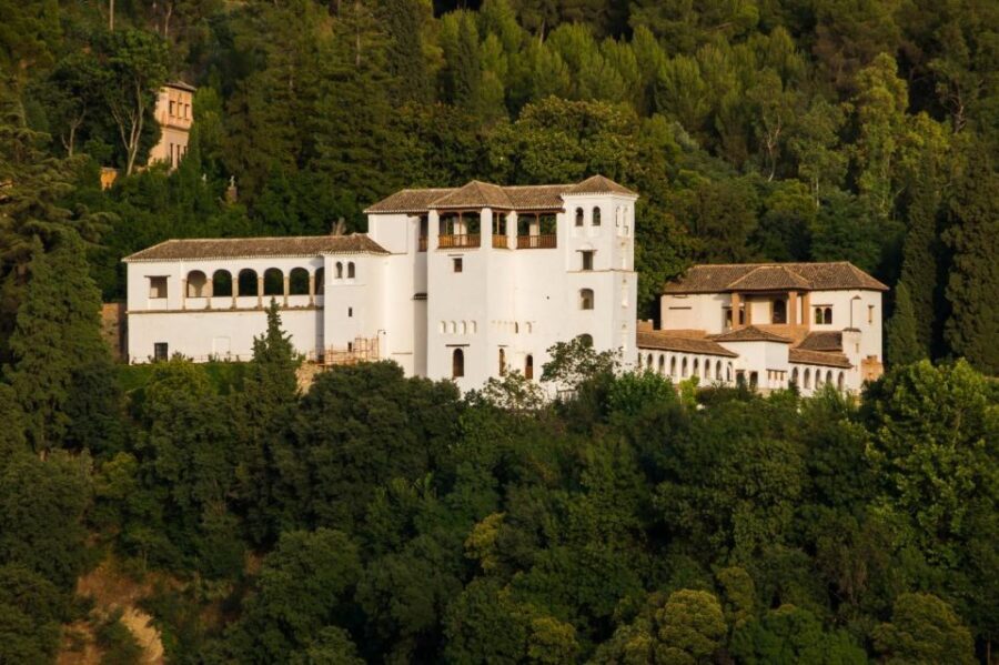 Granada Alhambra and Generalife Gardens Experience Tour - Who Should Consider This Tour?