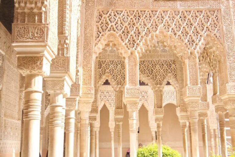 Granada: Alhambra and Generalife Private Fast-Track Tour - The Value of a Guided Private Tour