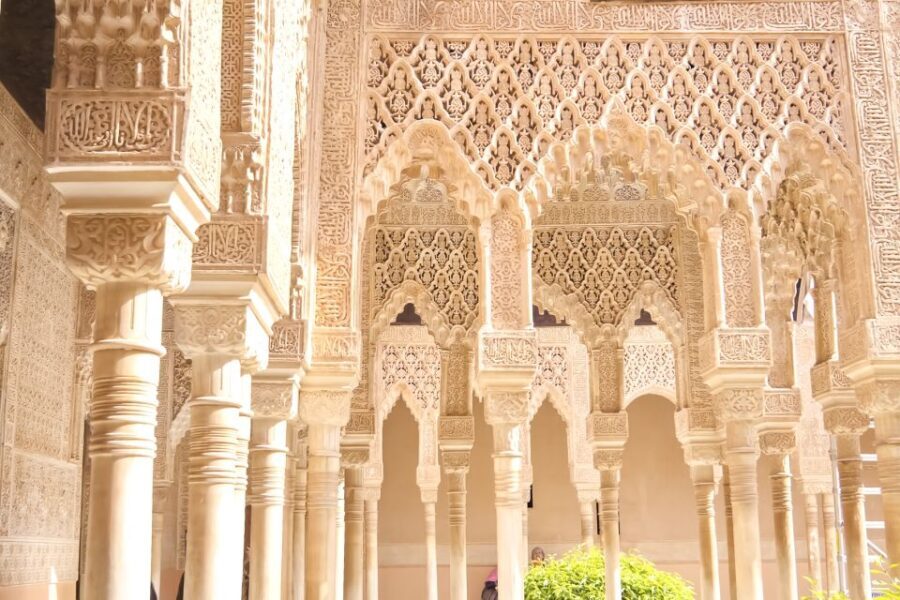 Granada: Alhambra and Generalife Private Fast-Track Tour - The Value of a Guided Private Tour