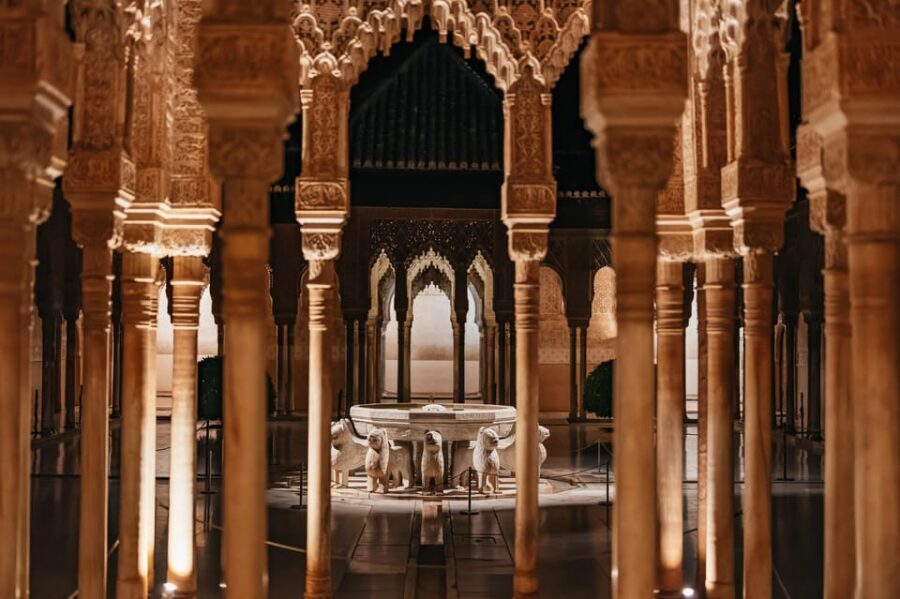 Granada: Alhambra and Nasrid Palaces Guided Tour at Night - Walking Along the Exterior Walls