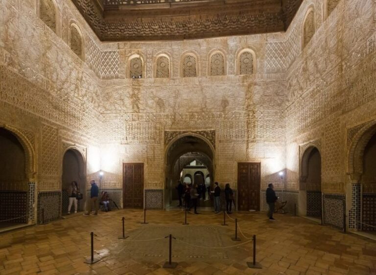 Granada: Alhambra and Nasrid Palaces Private Tour - An In-Depth Look at the Tour Itinerary